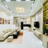 Bán nhà Kim Giang - Hoàng Mai , DT40m2, Giá hơn 6 tỷ, full nội thất , mới koong .